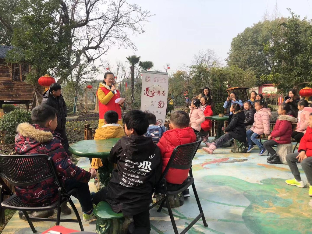 陽山鎮桃源村婦聯開展“道德講堂”：平安假期活動